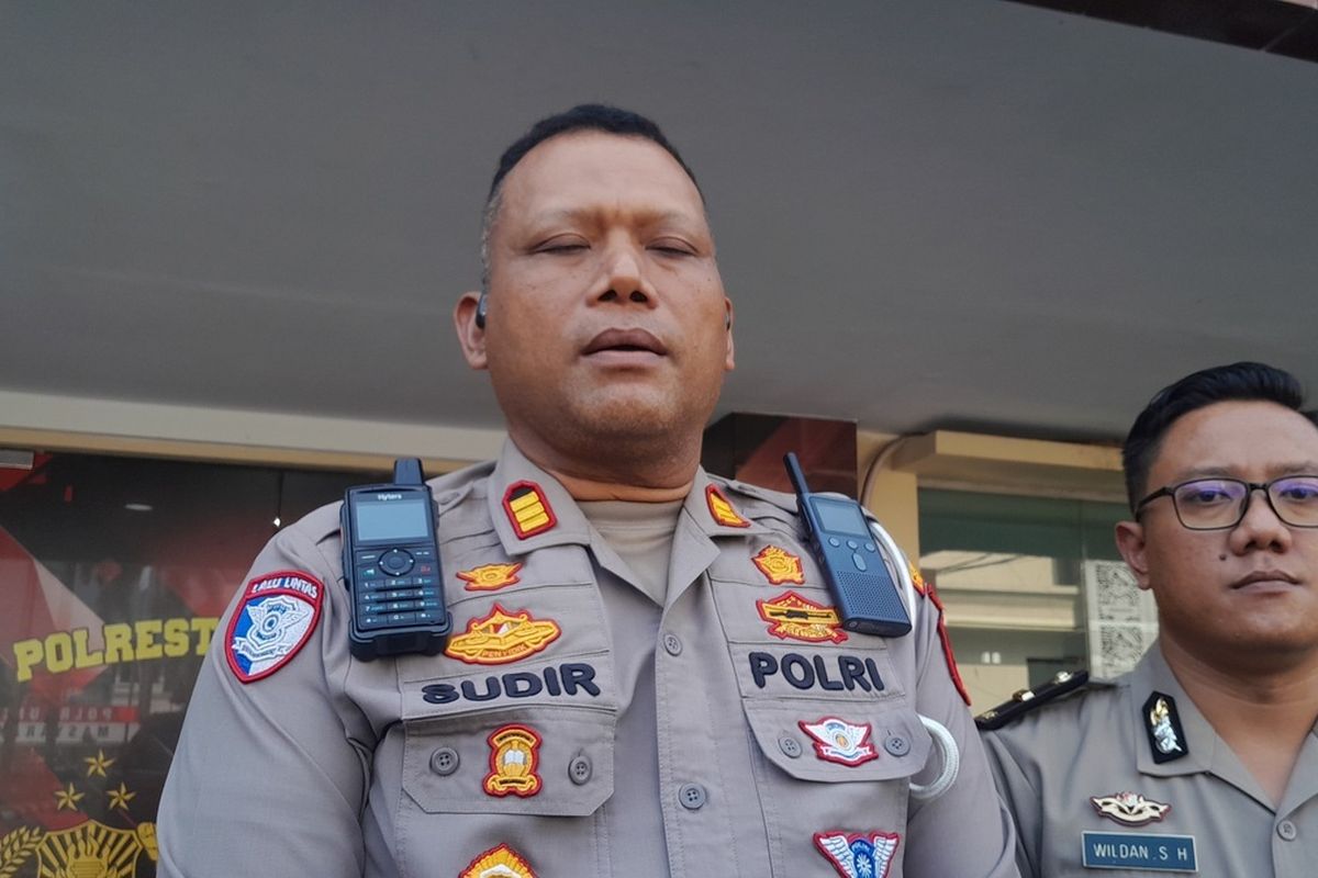 Bus Warga Pati Dilempari Batu di Tol Jakarta-Cikampek, Pengamanan Dipertanyakan