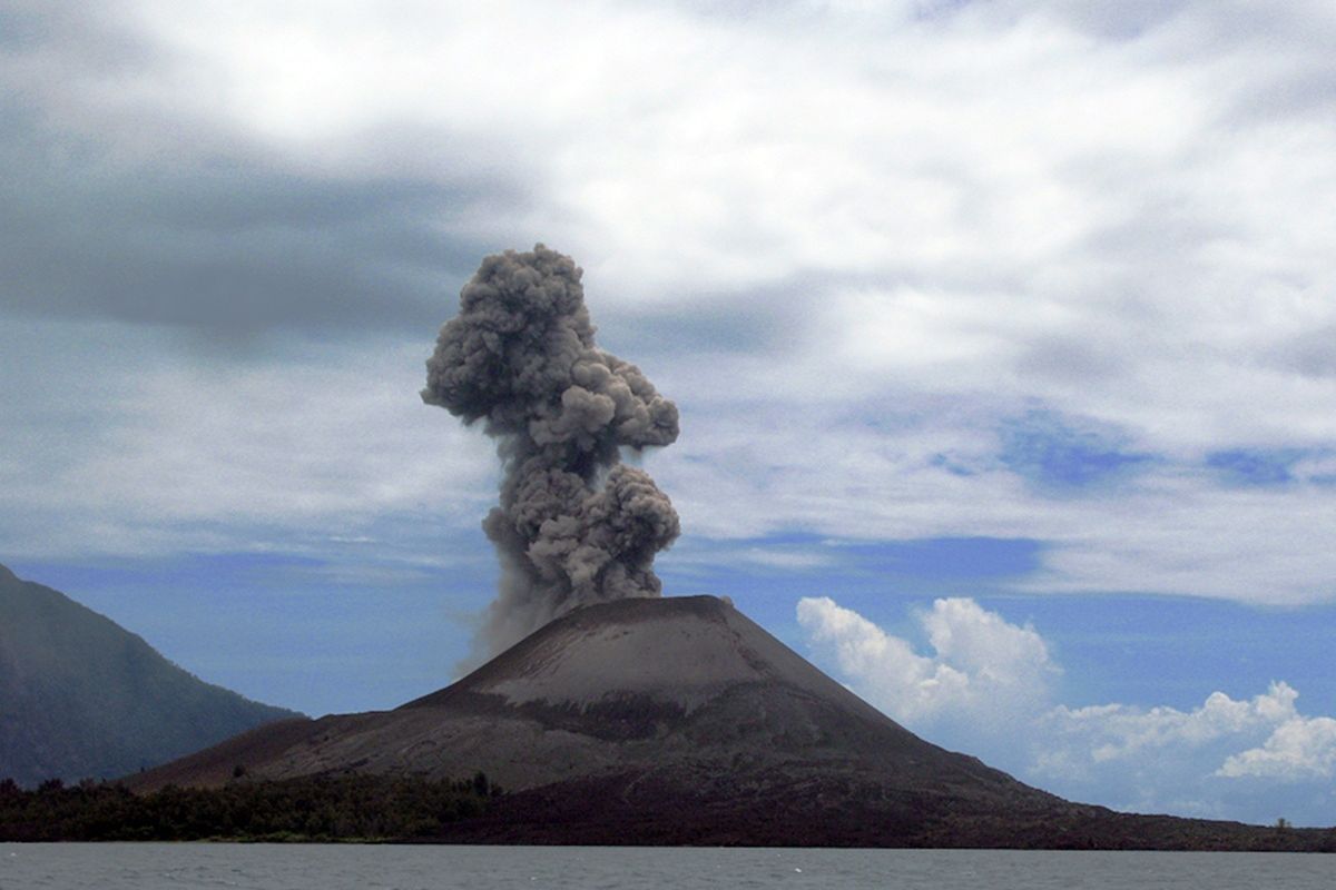 Enam Gunung Api Berstatus Siaga, Indonesia Tak Boleh Meremehkan Ancaman Vulkanik