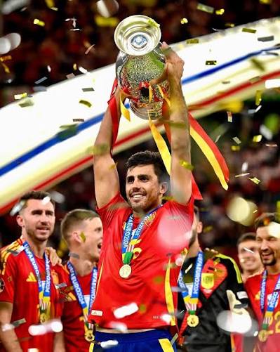 Rodri Sempurnakan Koleksi Trofi, Raih Puncak Karier Setelah Antar Spanyol Juara Dunia